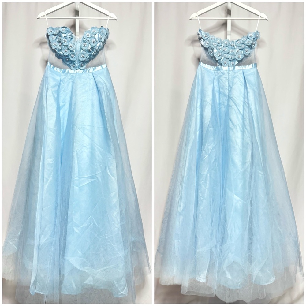 L’Atiste Light Blue Floral Formal Gown • M